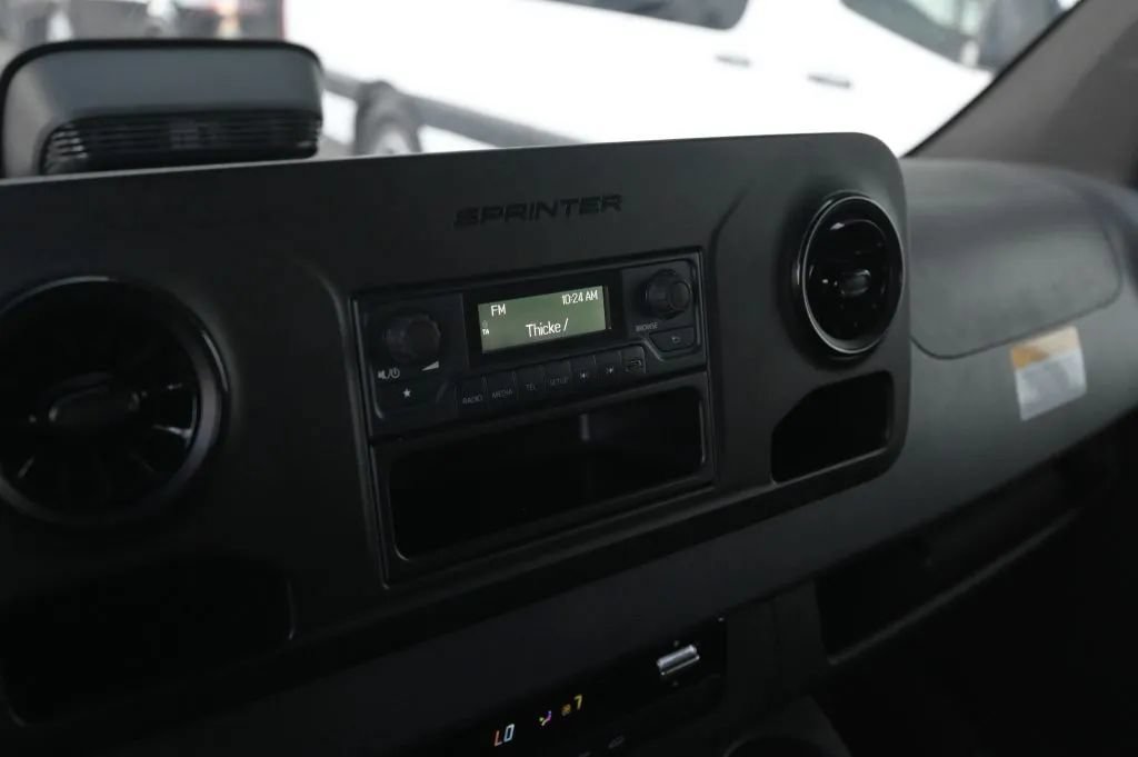 Used 2025 Mercedes-Benz Sprinter 2500 image 24