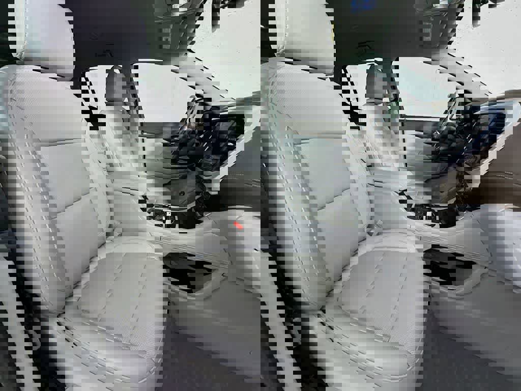 Used 2023 GMC Acadia SLT w/ Preferred Package image 15