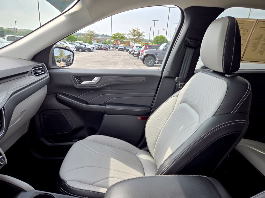 Used 2025 Ford Escape SE w/ PHEV Premium Package FWD image 26