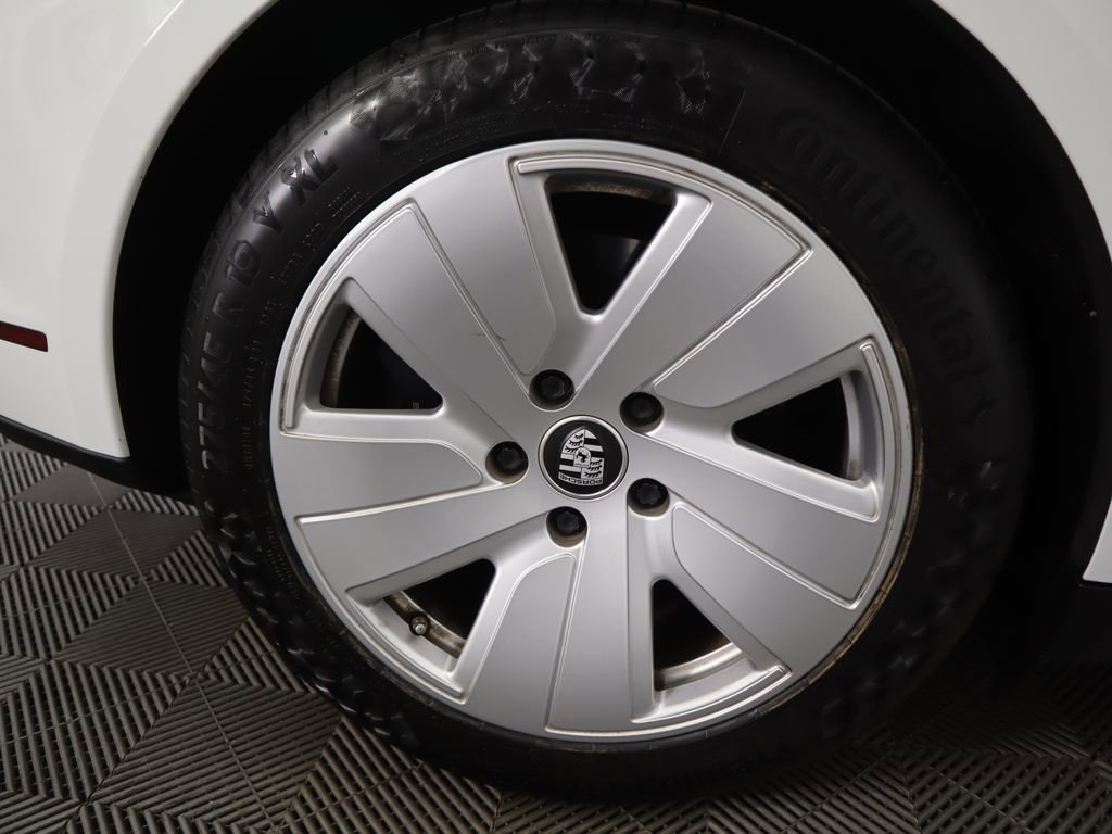 Used 2021 Porsche Taycan image 33