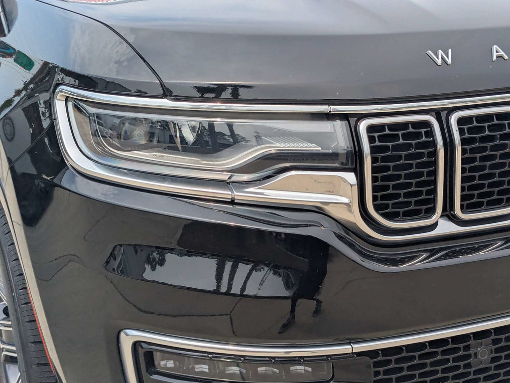 Certified 2025 Jeep Wagoneer L Series II w/ 8-pass Seating Package AWD/4WD image 10