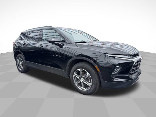 Used 2024 Chevrolet Blazer LT w/ Convenience Package FWD image 3