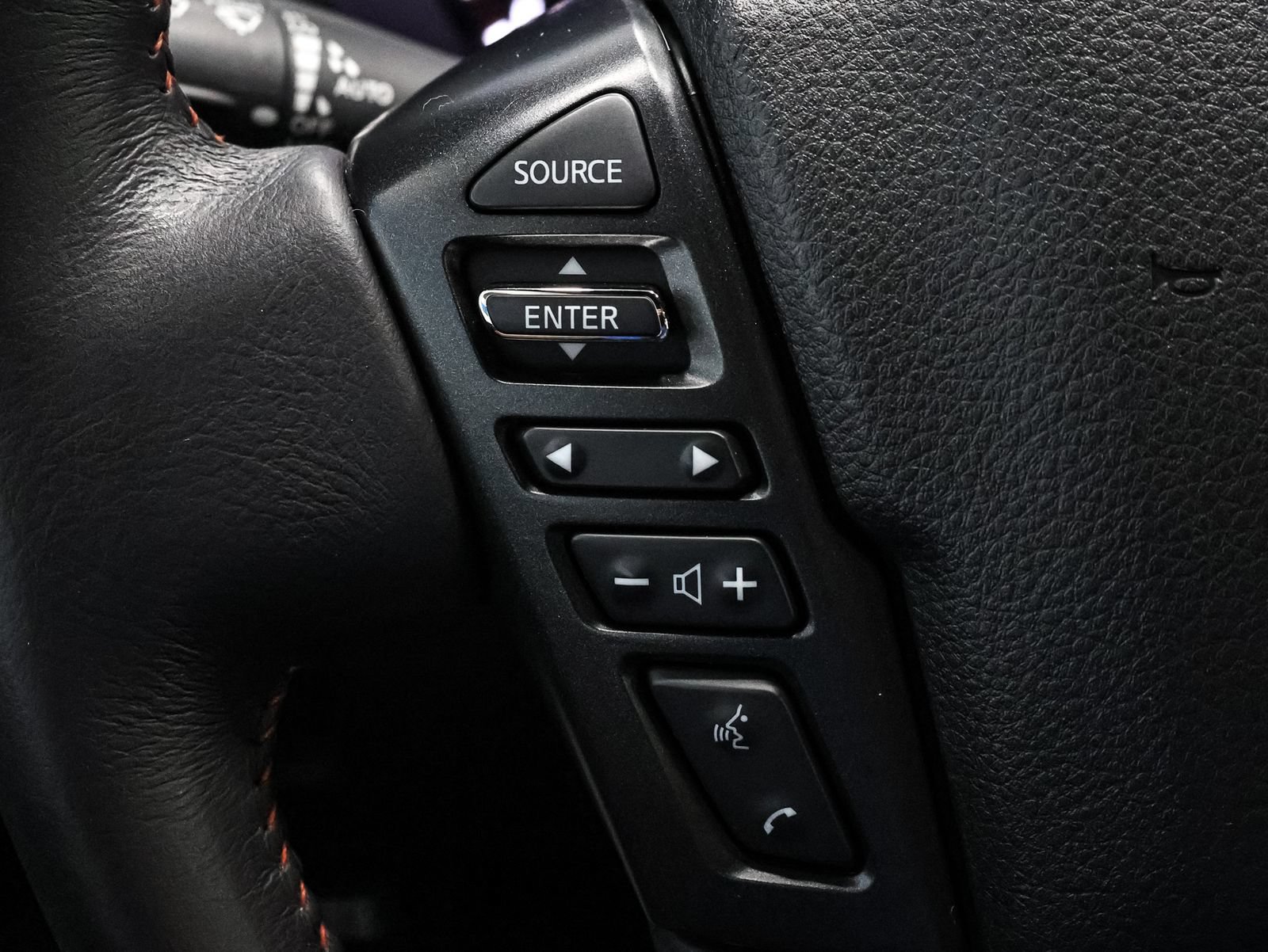 Used 2021 Nissan Titan PRO-4X w/ Pro-4x Convenience Package AWD/4WD image 32