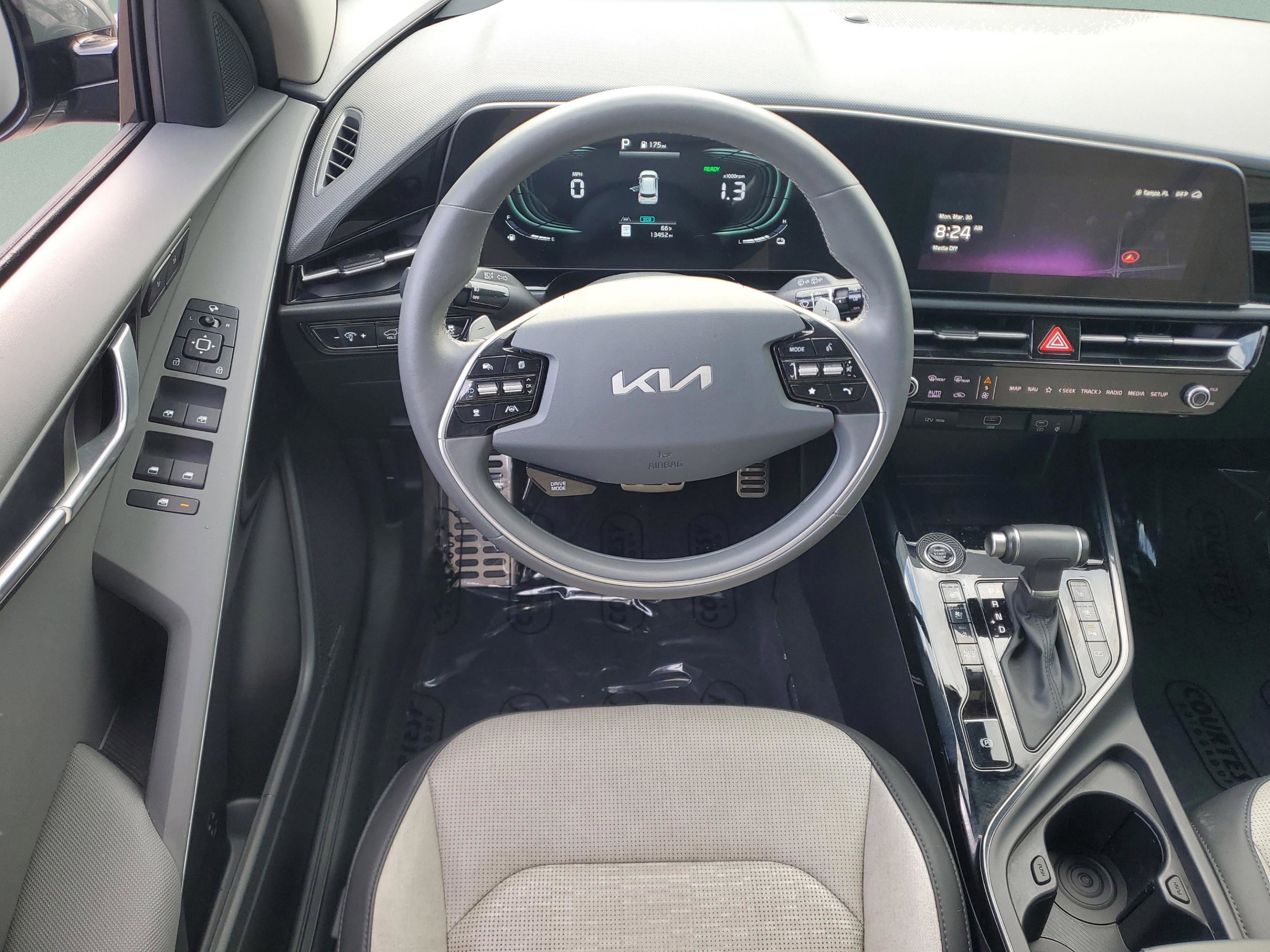 Certified 2024 Kia Niro SX Touring image 14