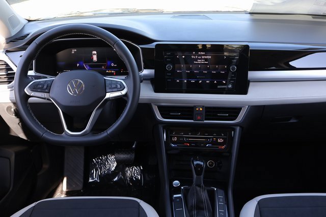Certified 2025 Volkswagen Taos SE image 14