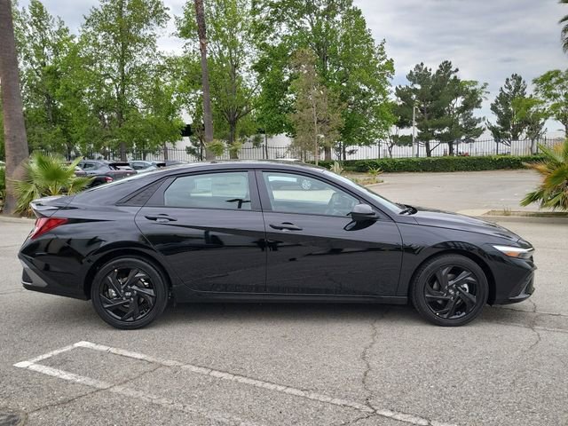 New 2026 Hyundai Elantra Sport FWD image 25