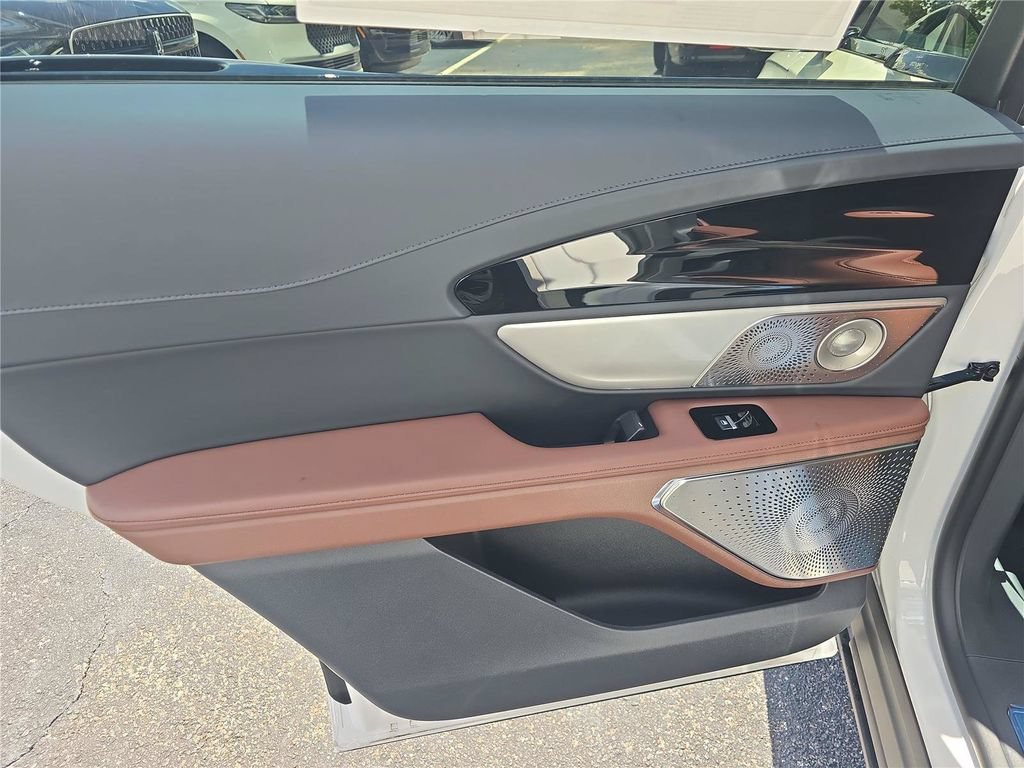 New 2026 Lincoln Nautilus Reserve AWD/4WD image 9