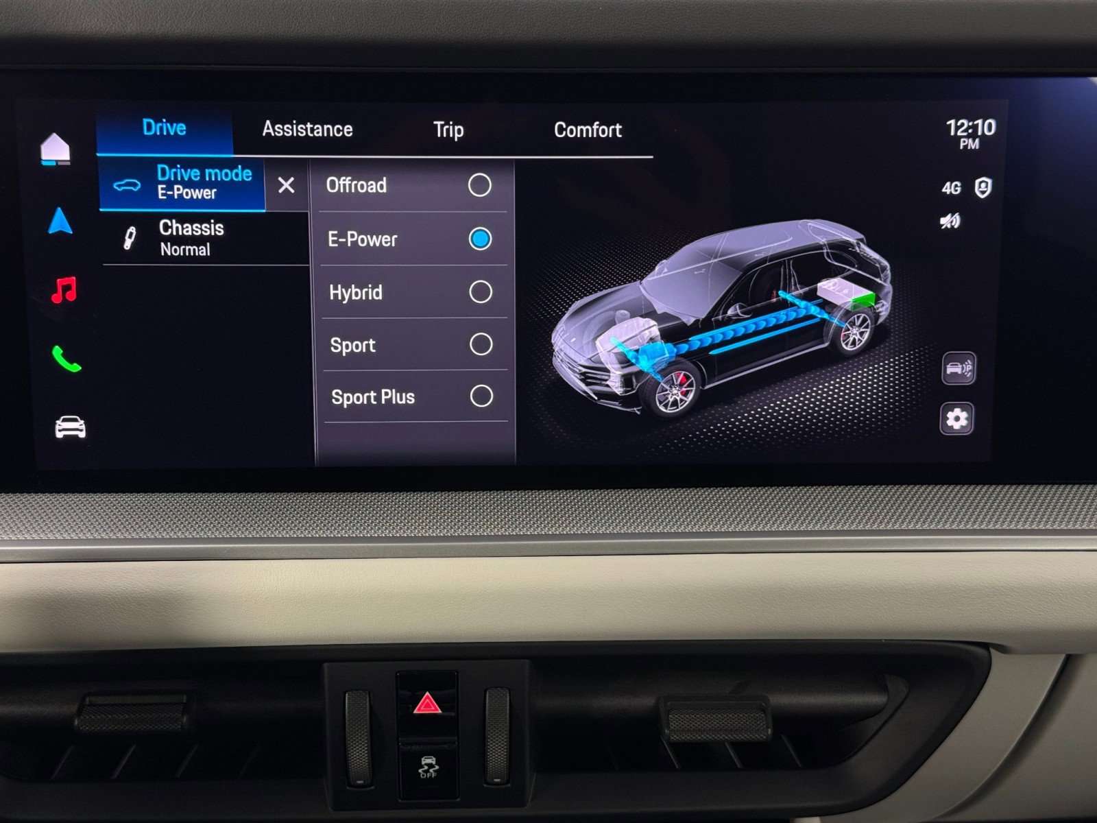 Used 2024 Porsche Cayenne w/ Technology Package image 30