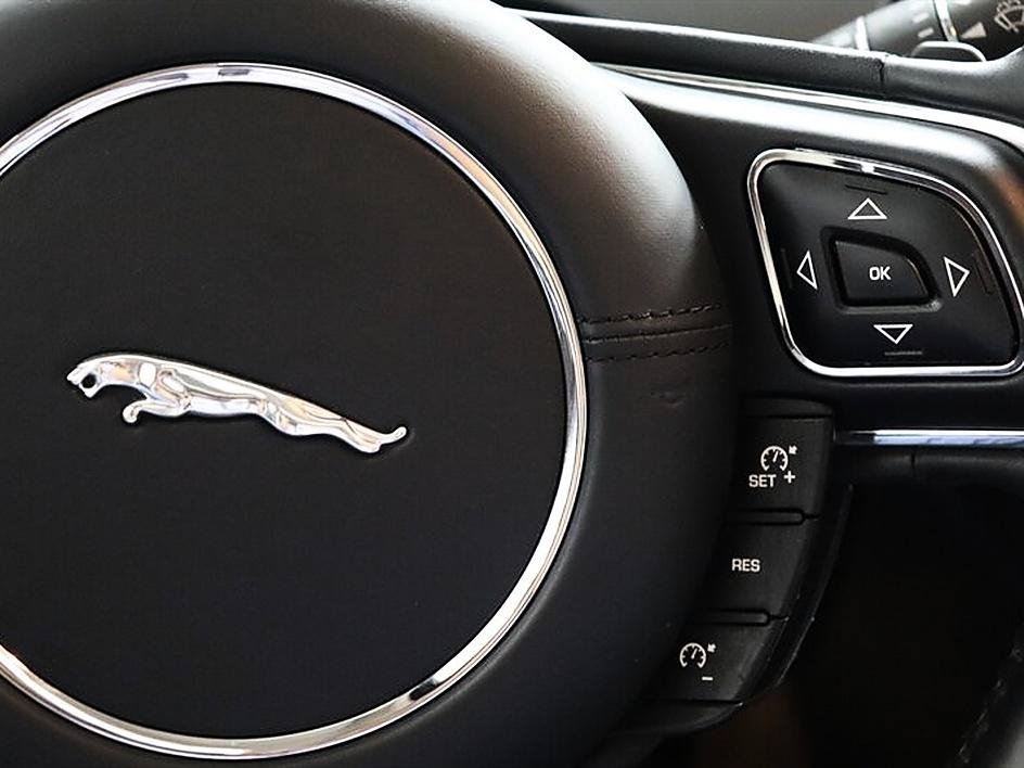 Used 2015 Jaguar XJ L Portfolio RWD image 40