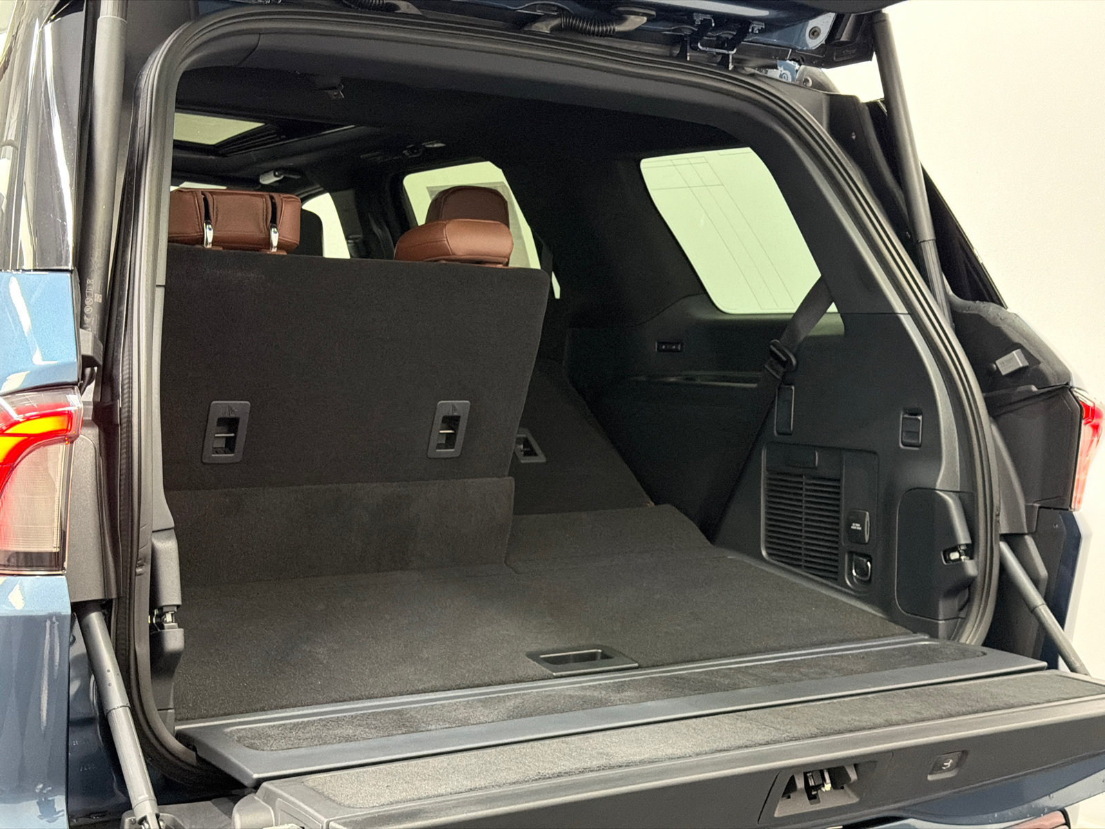 New 2027 Lincoln Navigator Reserve AWD/4WD image 9
