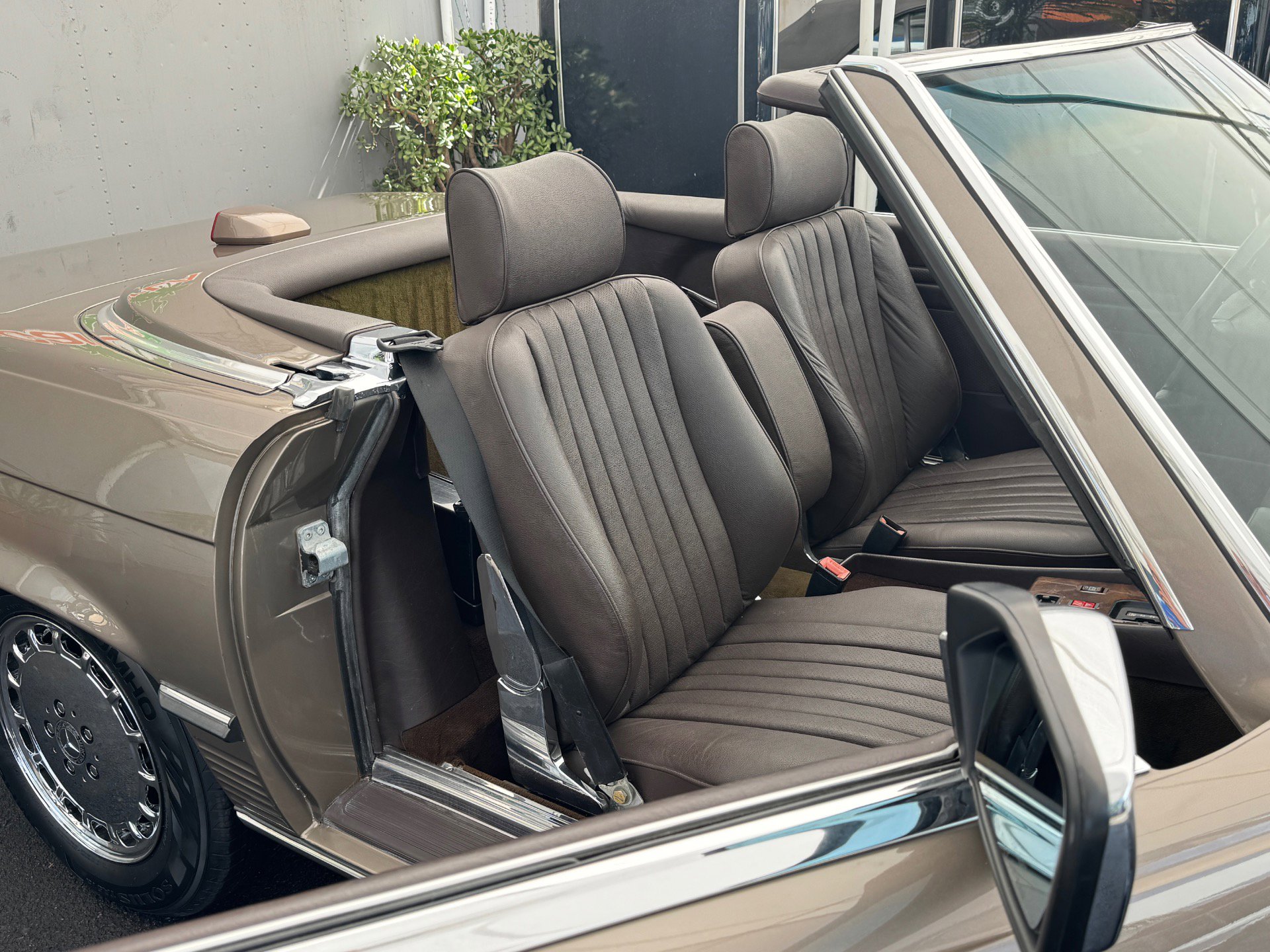 Used 1987 Mercedes-Benz 560 SL image 25