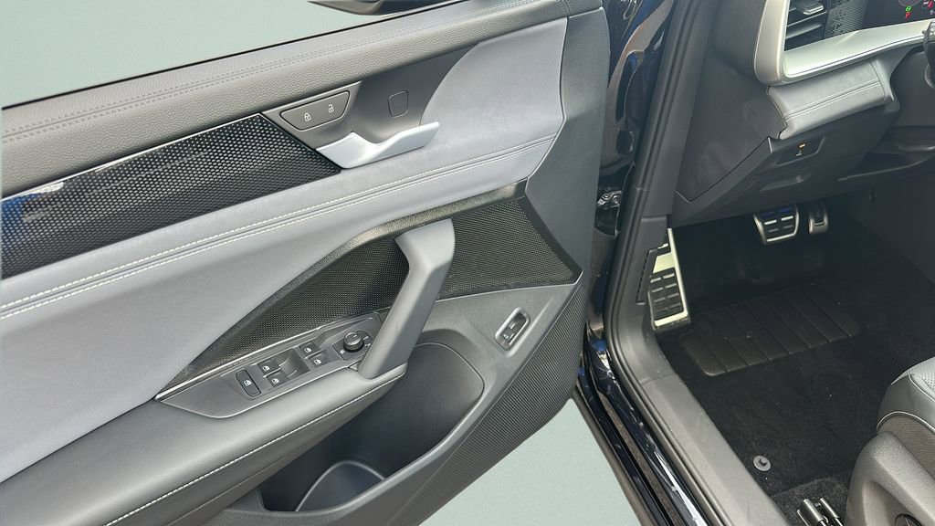 New 2026 Volkswagen Tiguan SE R-Line FWD image 22