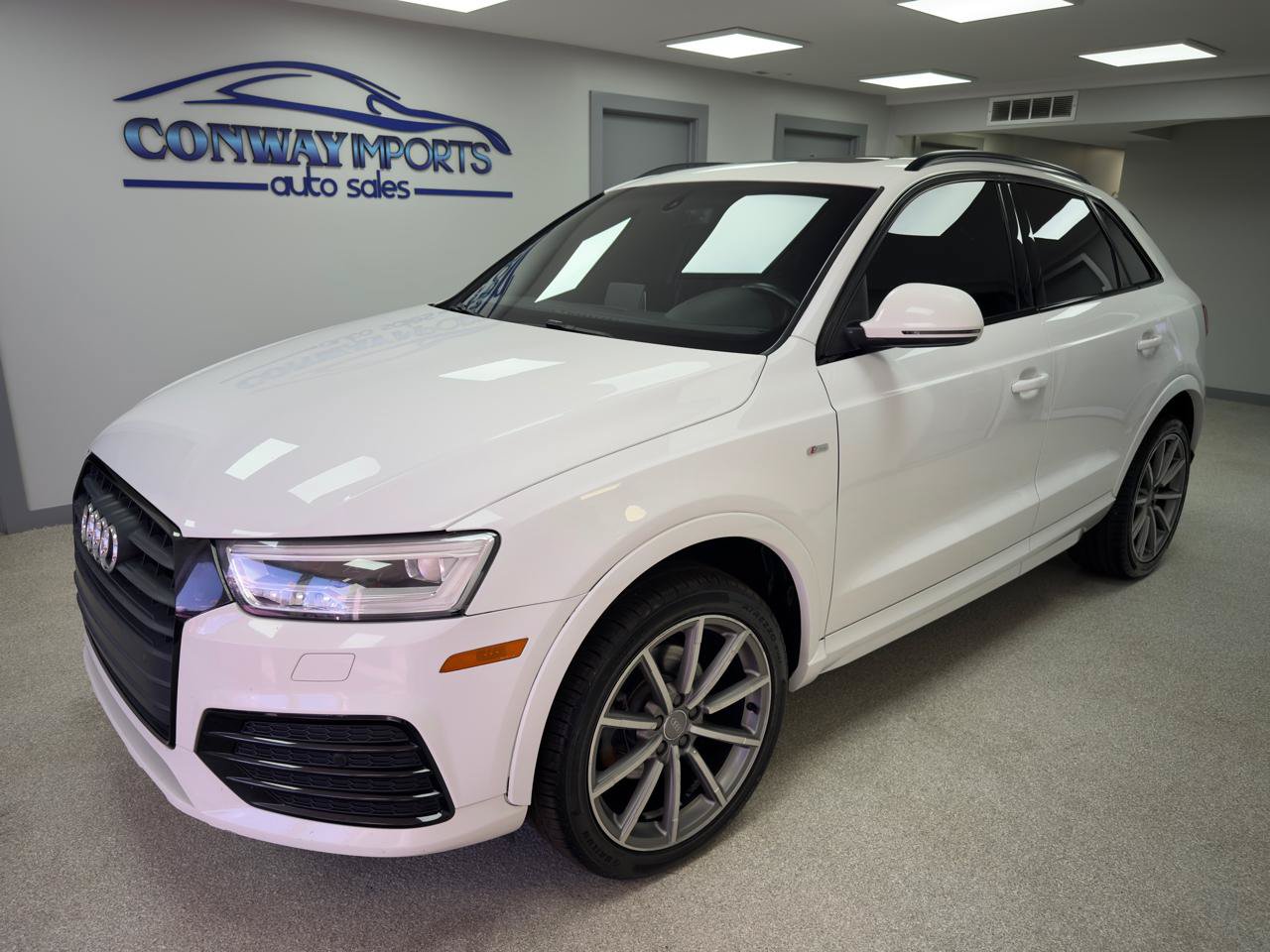 Used 2017 Audi Q3 2.0T Prestige w/ Prestige Package AWD/4WD image 2