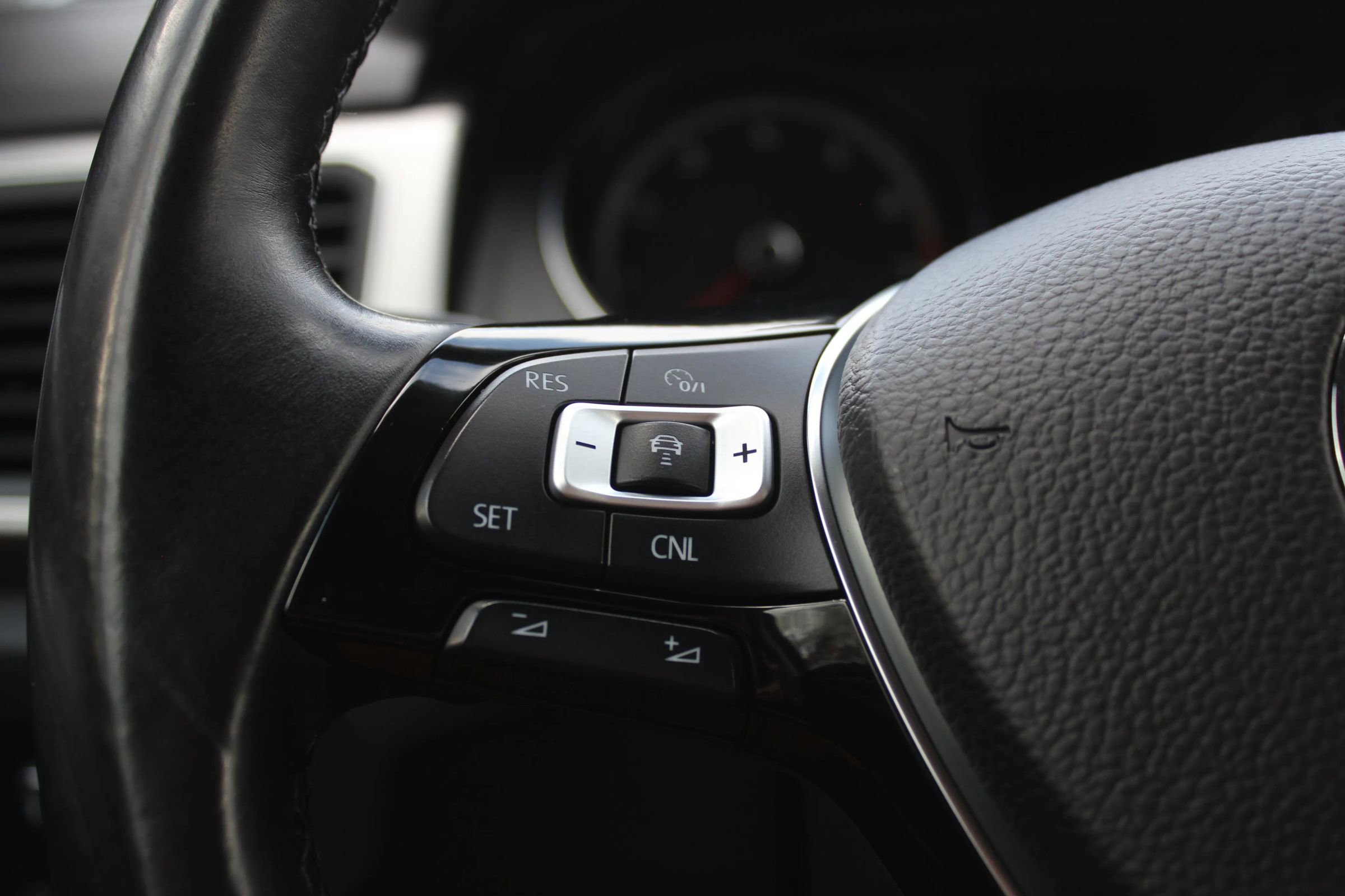 Used 2018 Volkswagen Atlas SE AWD/4WD image 26