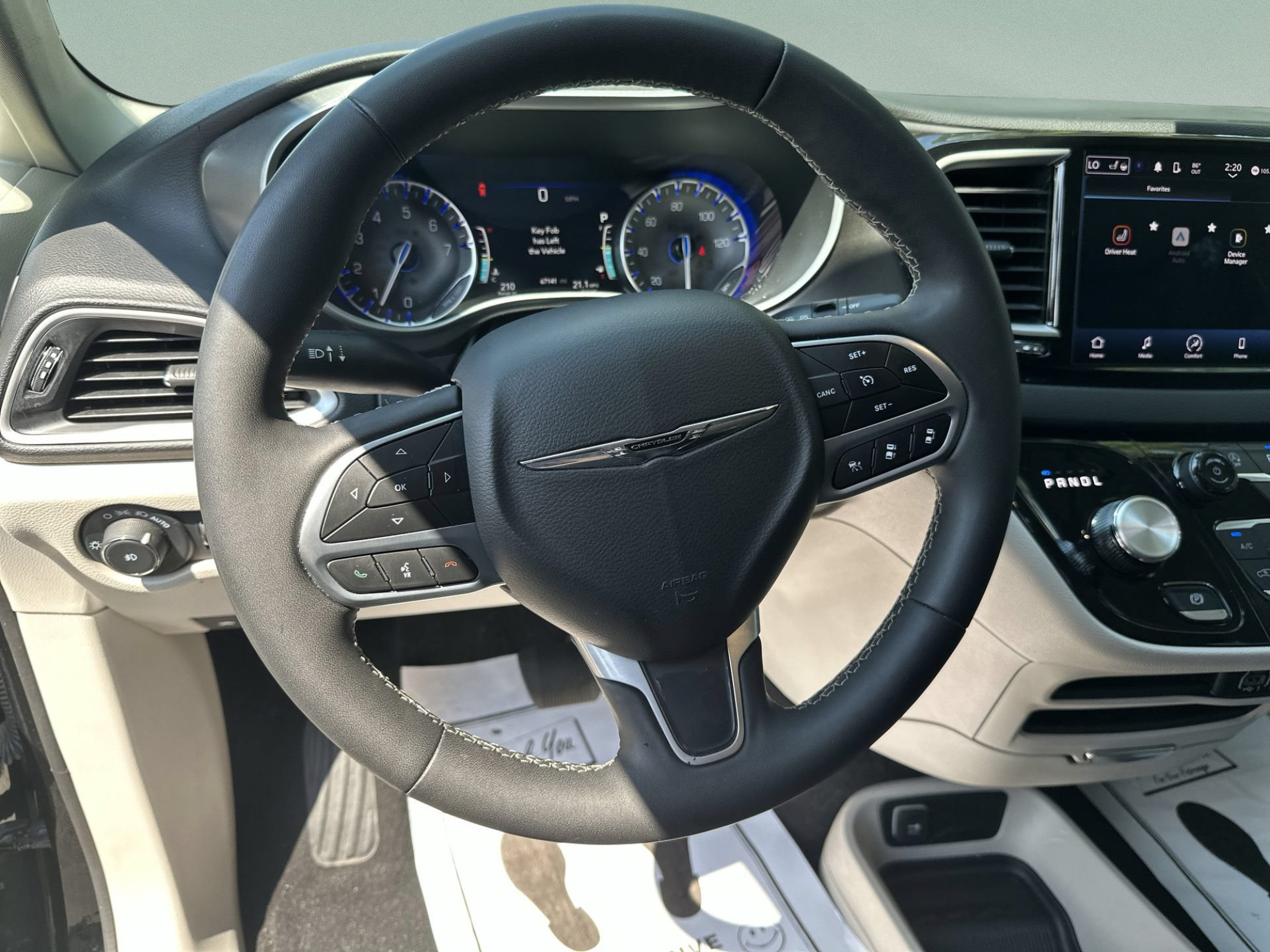 Used 2024 Chrysler Pacifica Touring-L FWD image 11