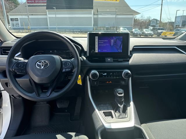 Used 2023 Toyota RAV4 LE AWD/4WD image 14