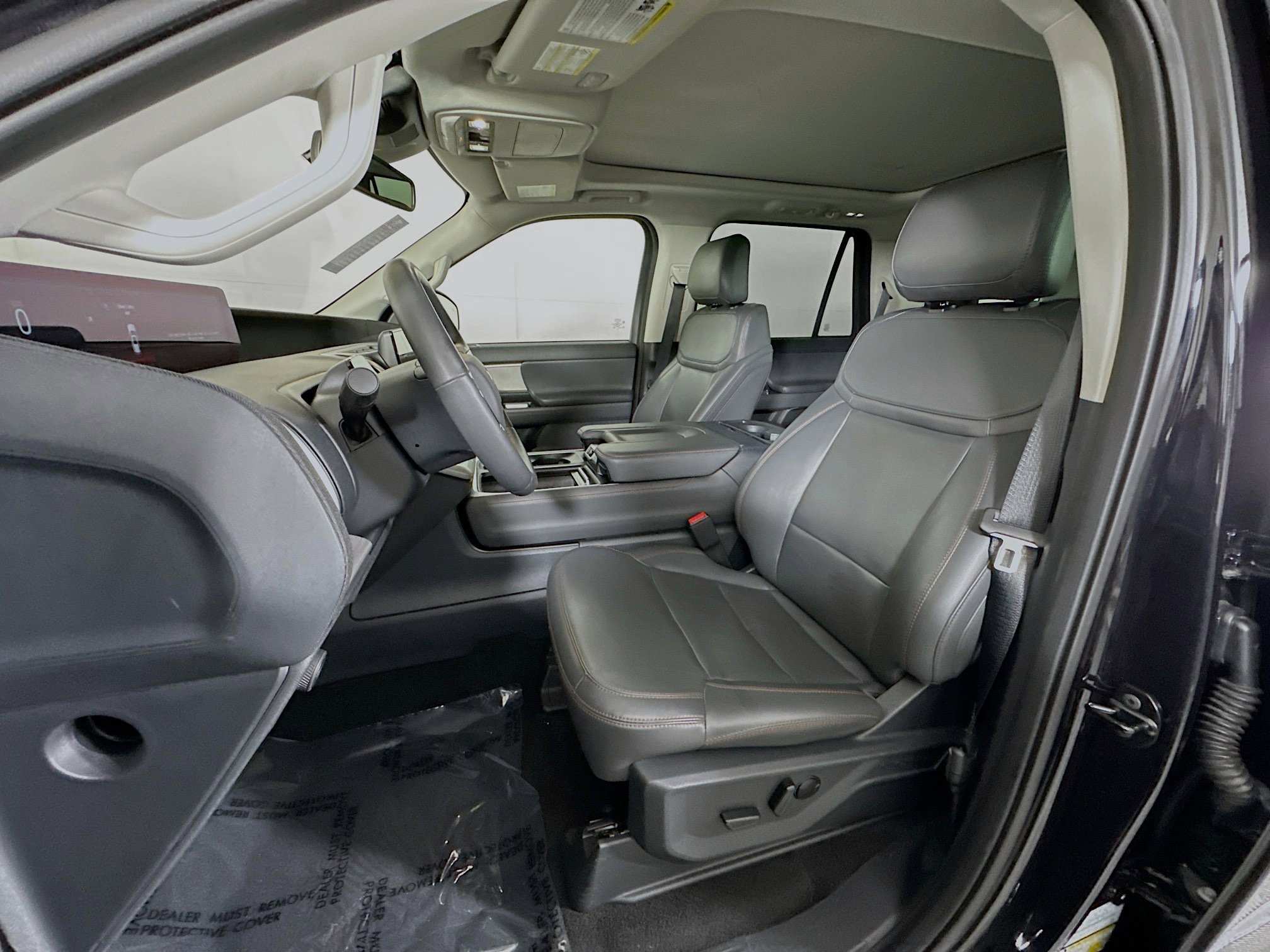 Used 2025 Ford Expedition Active image 12