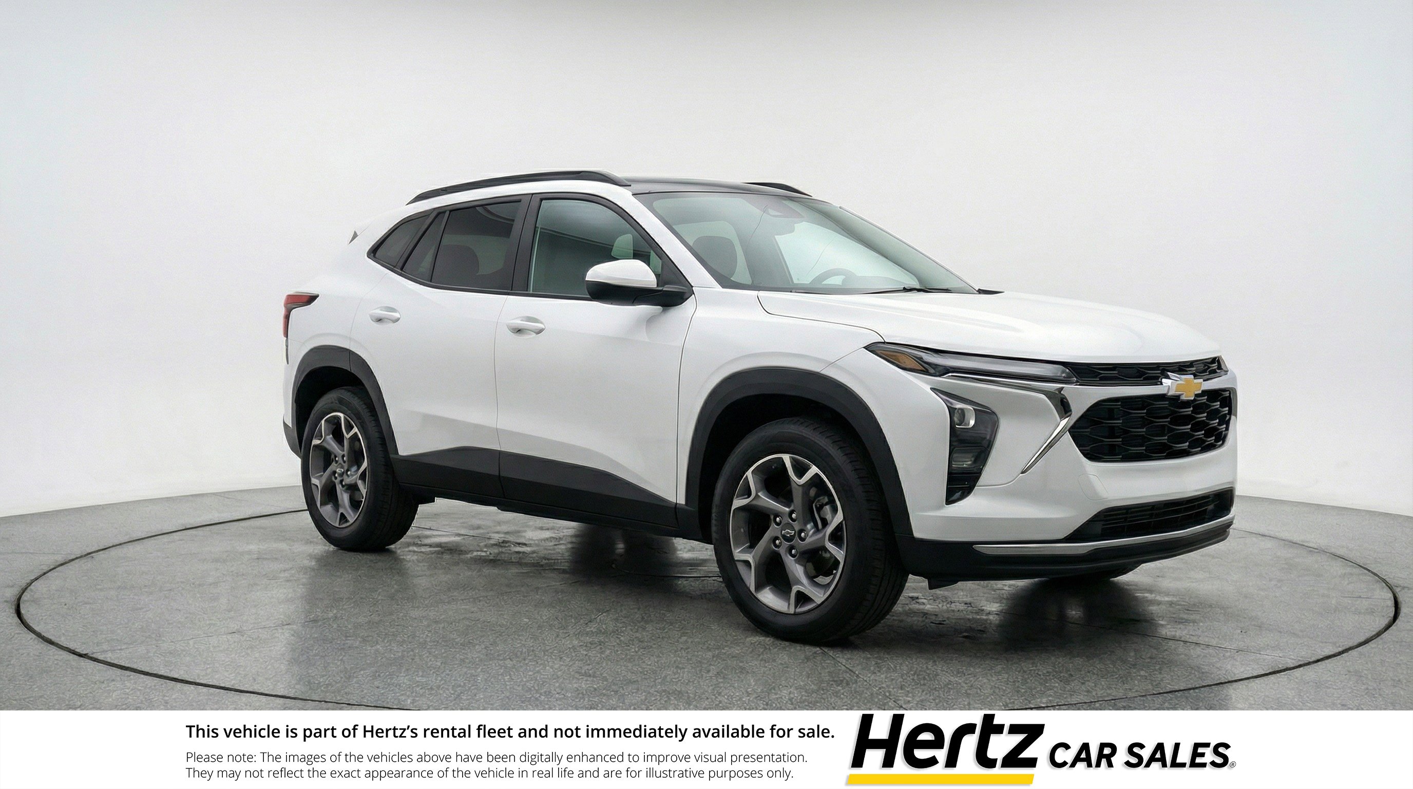 Used 2025 Chevrolet Trax LT FWD image 1