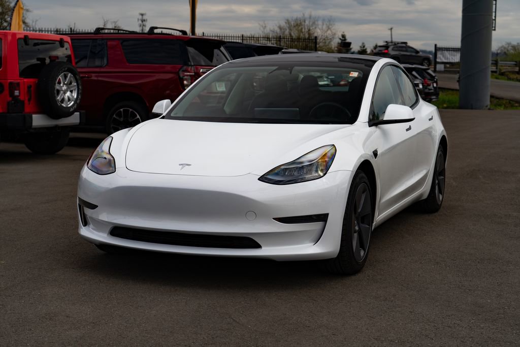 Used 2023 Tesla Model 3 Standard Range image 3