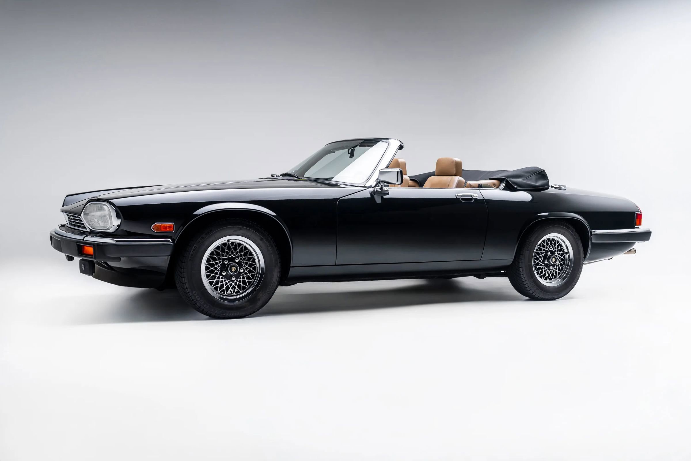 Used 1990 Jaguar XJS V12 Convertible RWD image 2