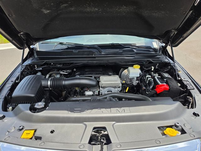 Used 2024 RAM 1500 Laramie AWD/4WD image 13