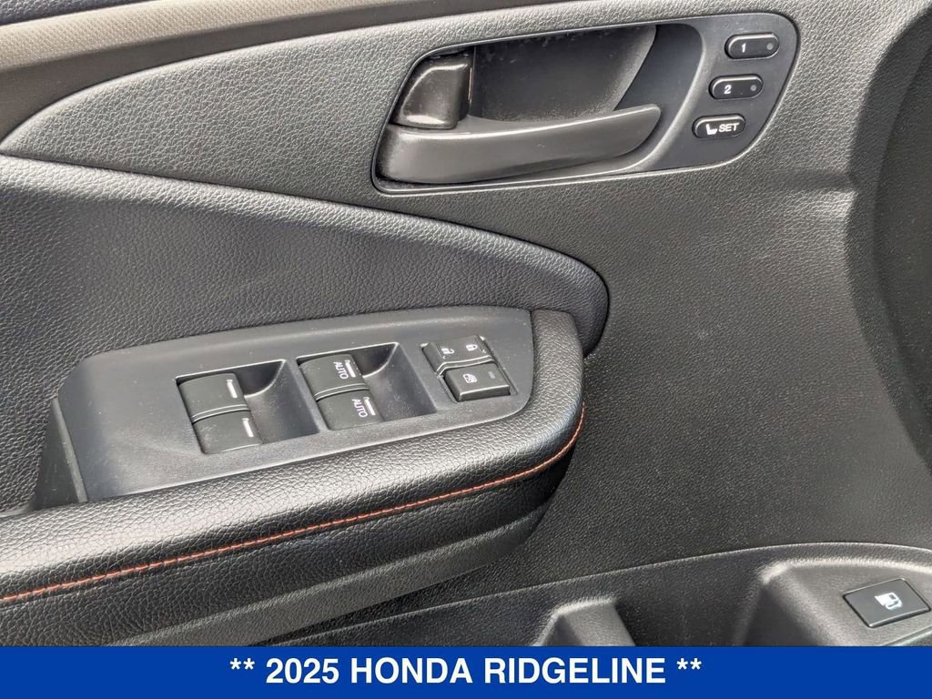 Used 2025 Honda Ridgeline TrailSport image 12