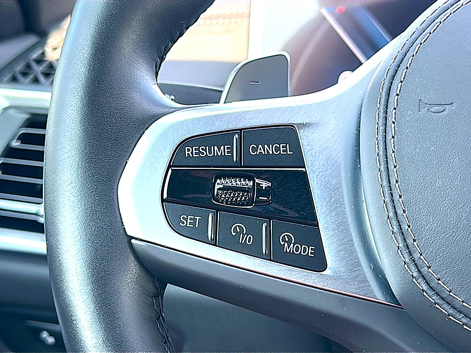 Certified 2025 BMW X6 xDrive40i w/ Climate Comfort Package AWD/4WD image 30
