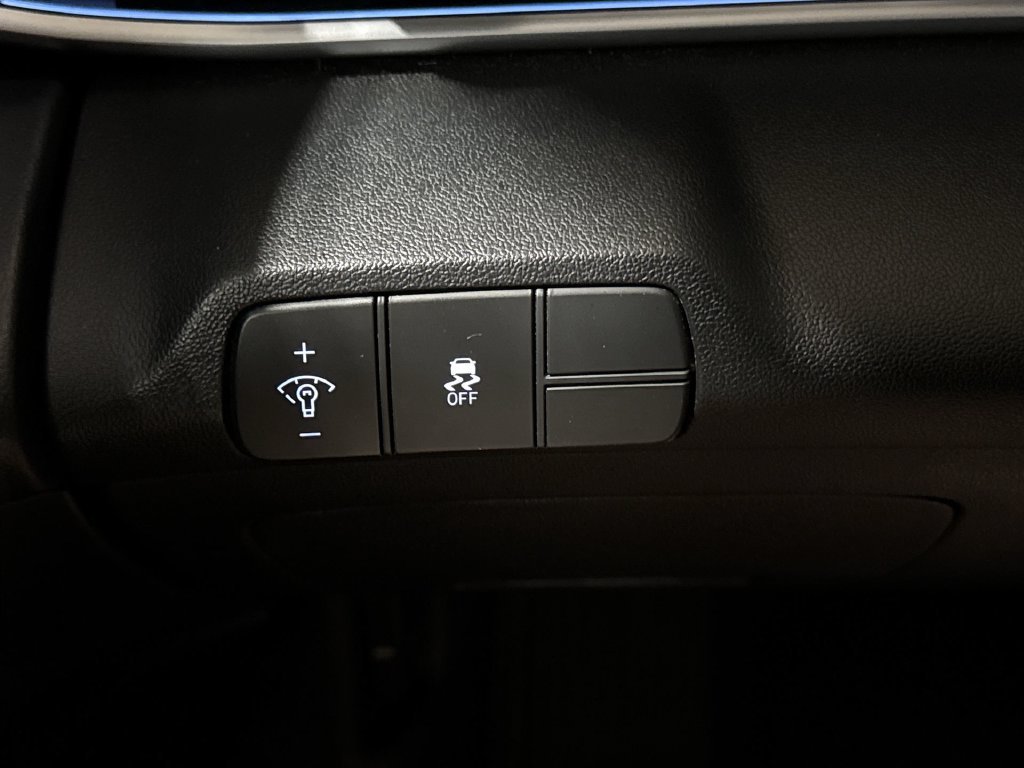 Used 2024 Hyundai Elantra SEL FWD image 19