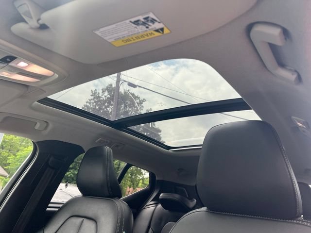 Used 2024 Volvo XC40 B5 Plus AWD/4WD image 7