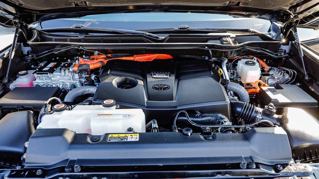 Used 2025 Toyota Sequoia SR5 image 33