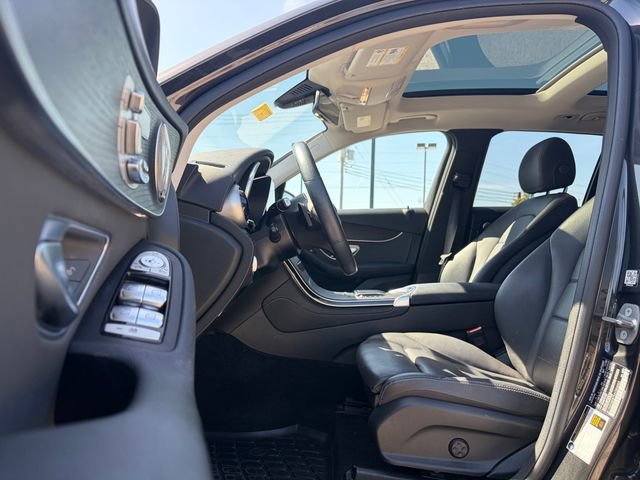 Used 2021 Mercedes-Benz GLC 300 4MATIC image 19