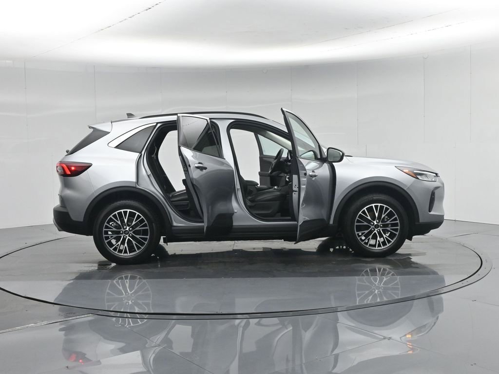 Certified 2023 Ford Escape SE image 5