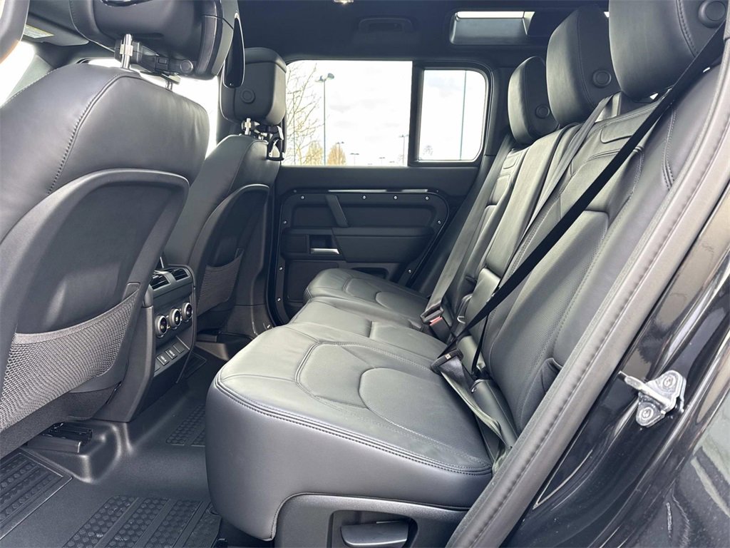 New 2026 Land Rover Defender 110 X-Dynamic SE image 12