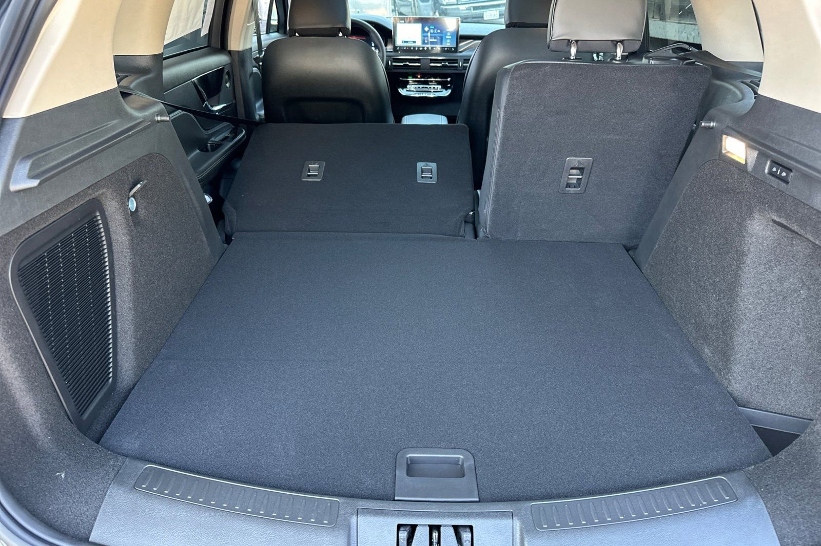 New 2025 Lincoln Corsair Reserve w/ Equipment Group 202A image 14