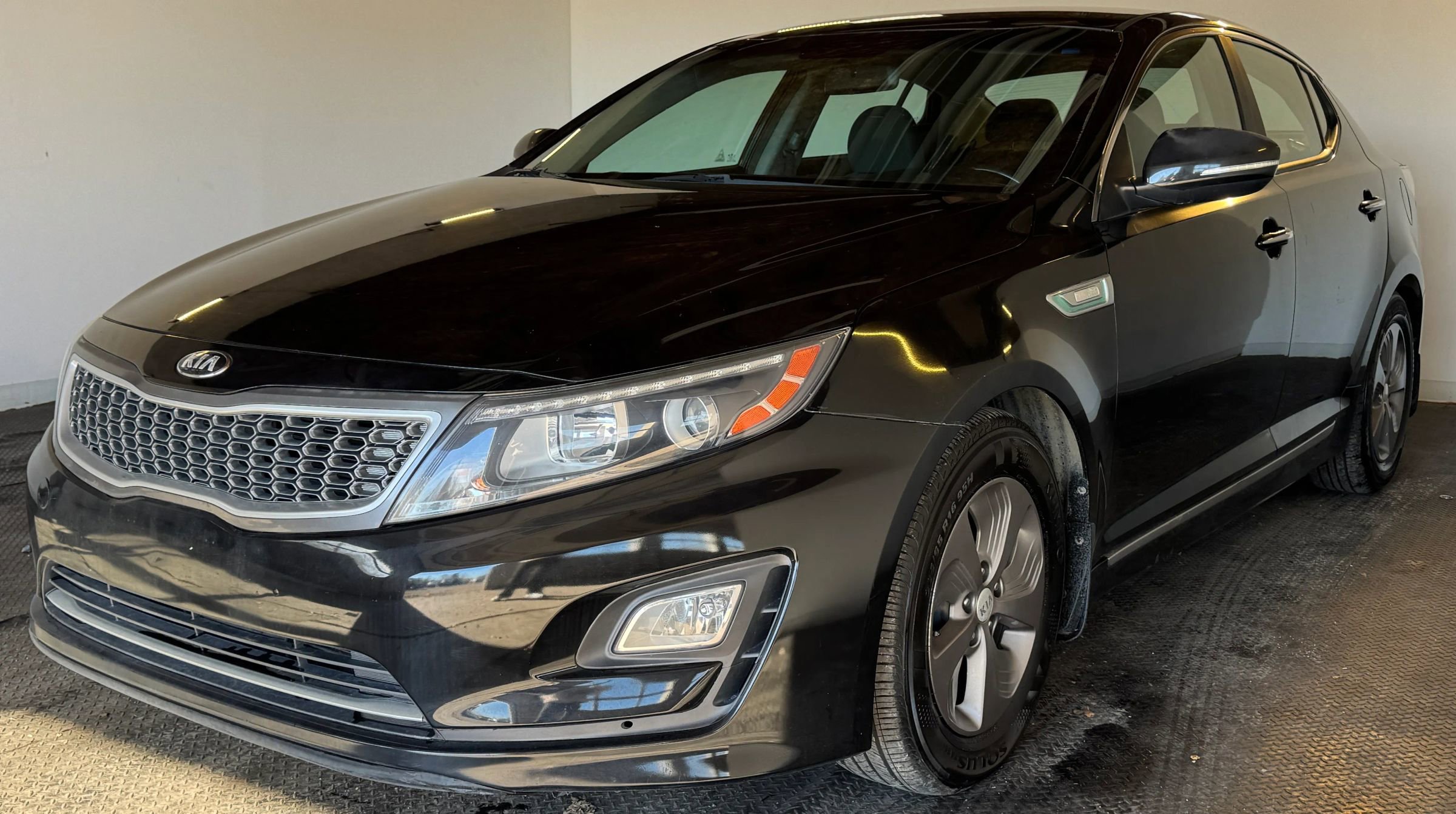 Used 2015 Kia Optima LX w/ Hybrid Convenience Package FWD image 2