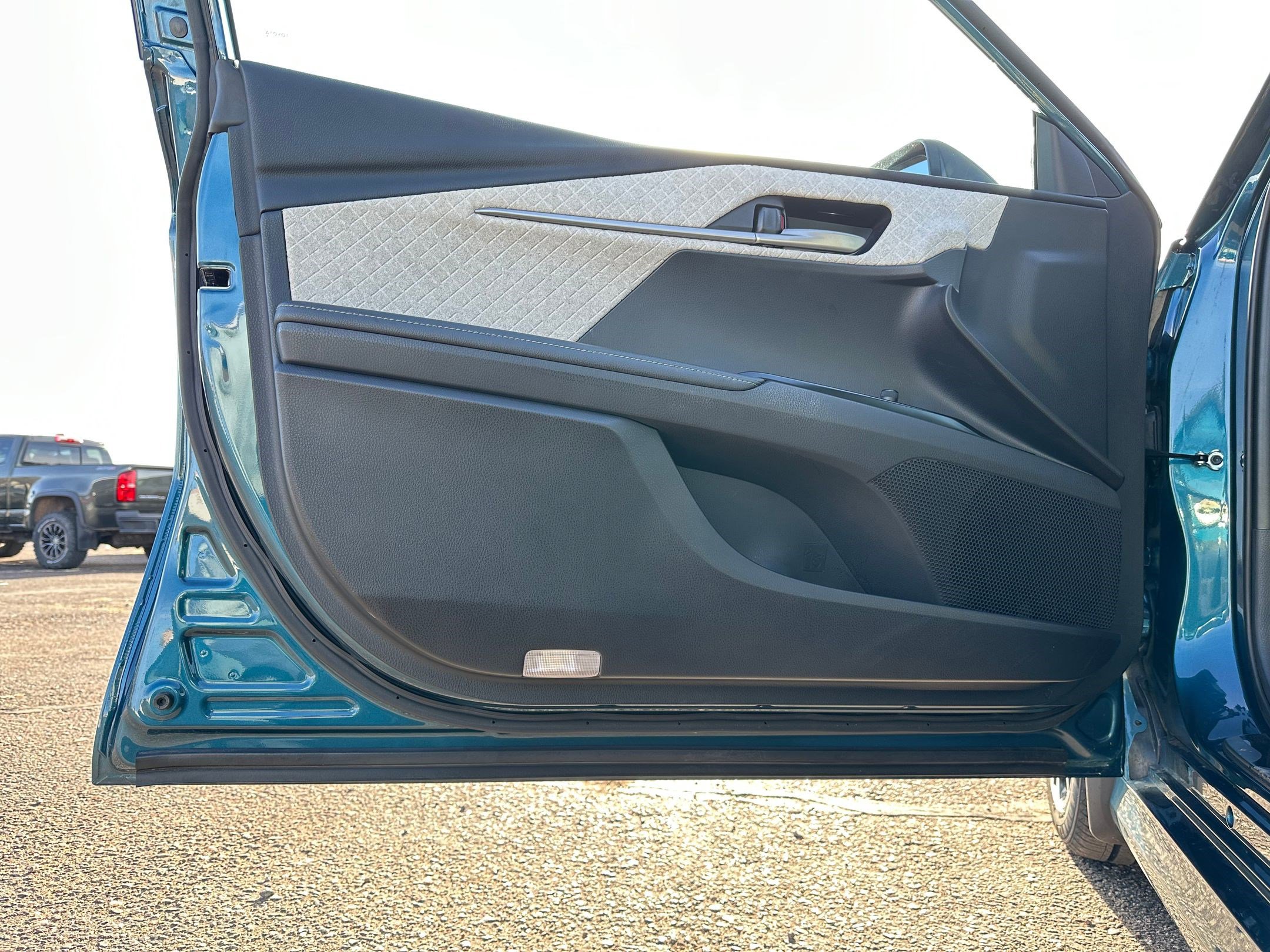 Used 2025 Toyota Camry XLE w/ Premium Package image 21