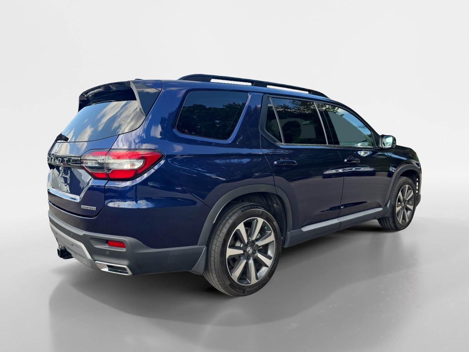 Used 2023 Honda Pilot Touring image 6