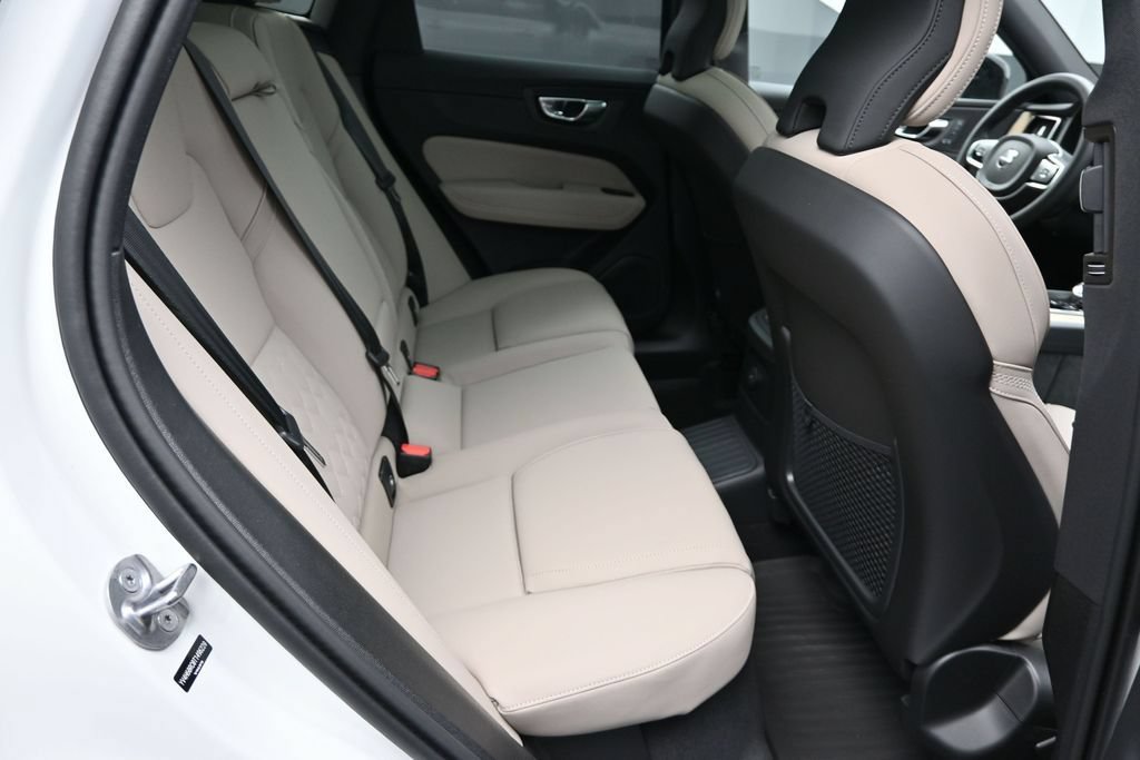 New 2026 Volvo XC60 T8 Plus w/ Climate Package PRO AWD/4WD image 19