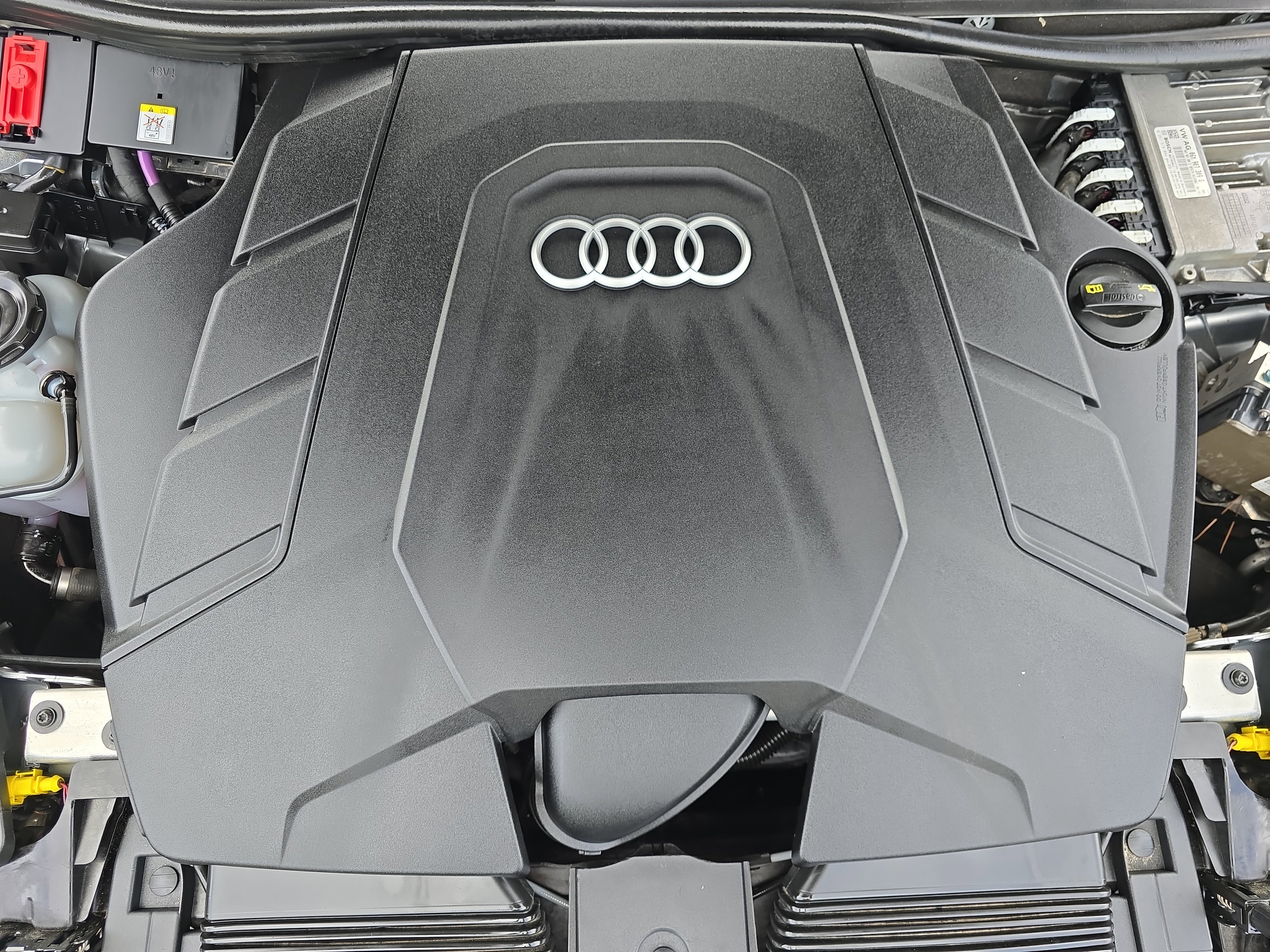 Used 2019 Audi Q8 Premium Plus AWD/4WD image 31