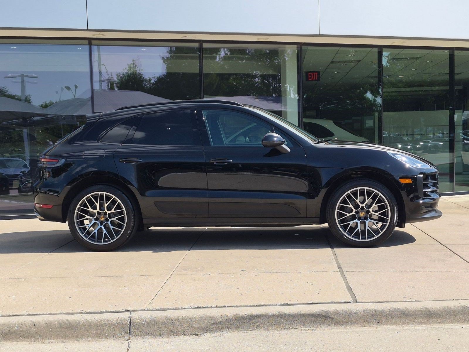 Certified 2021 Porsche Macan S AWD/4WD image 8
