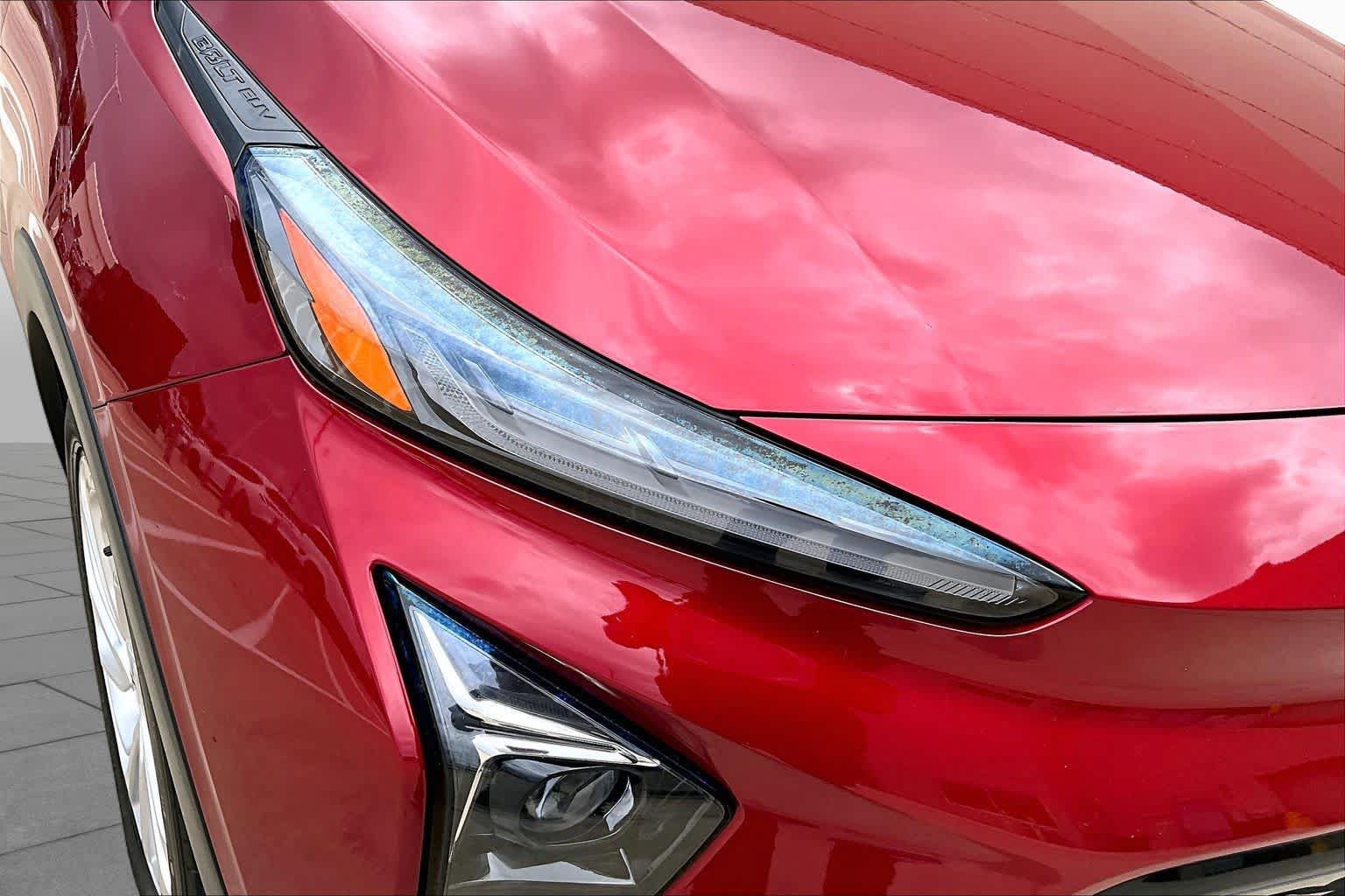 Used 2022 Chevrolet Bolt EUV LT w/ Comfort Package FWD image 26