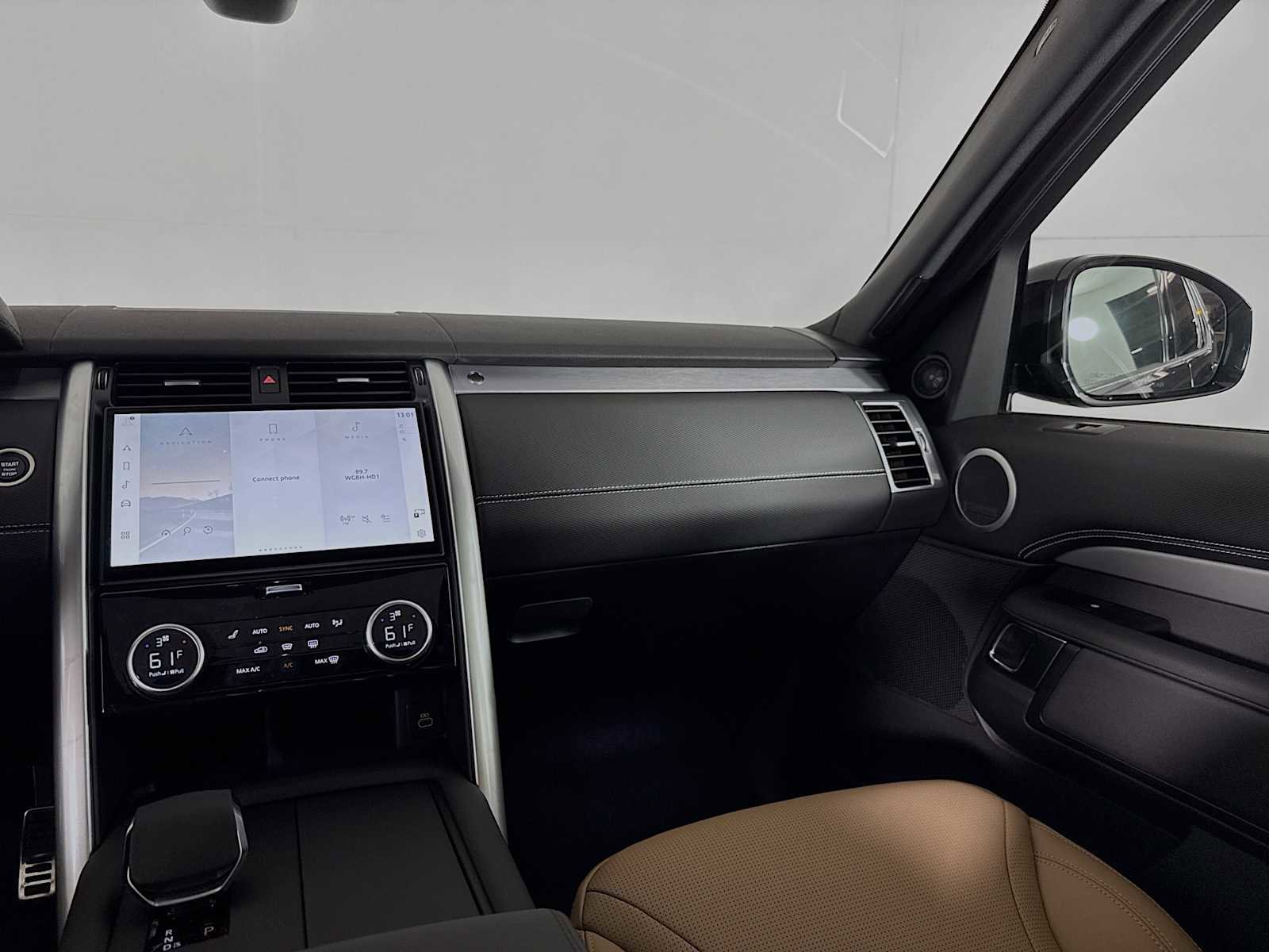 New 2025 Land Rover Discovery Dynamic SE AWD/4WD image 31