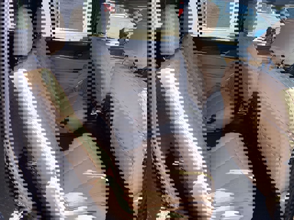 New 2025 Jeep Grand Cherokee L Limited w/ Black Appearance Package image 12