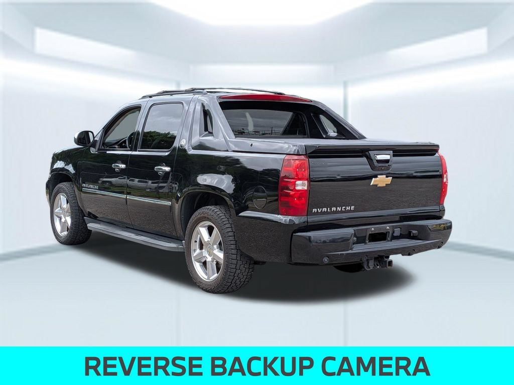 Used 2013 Chevrolet Avalanche LTZ RWD image 4