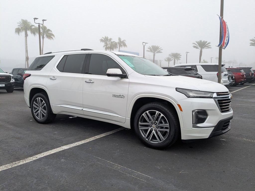 Used 2023 Chevrolet Traverse High Country image 2