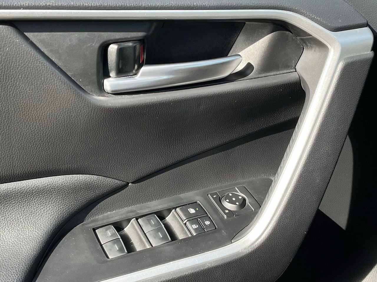 Used 2023 Toyota RAV4 XLE image 21