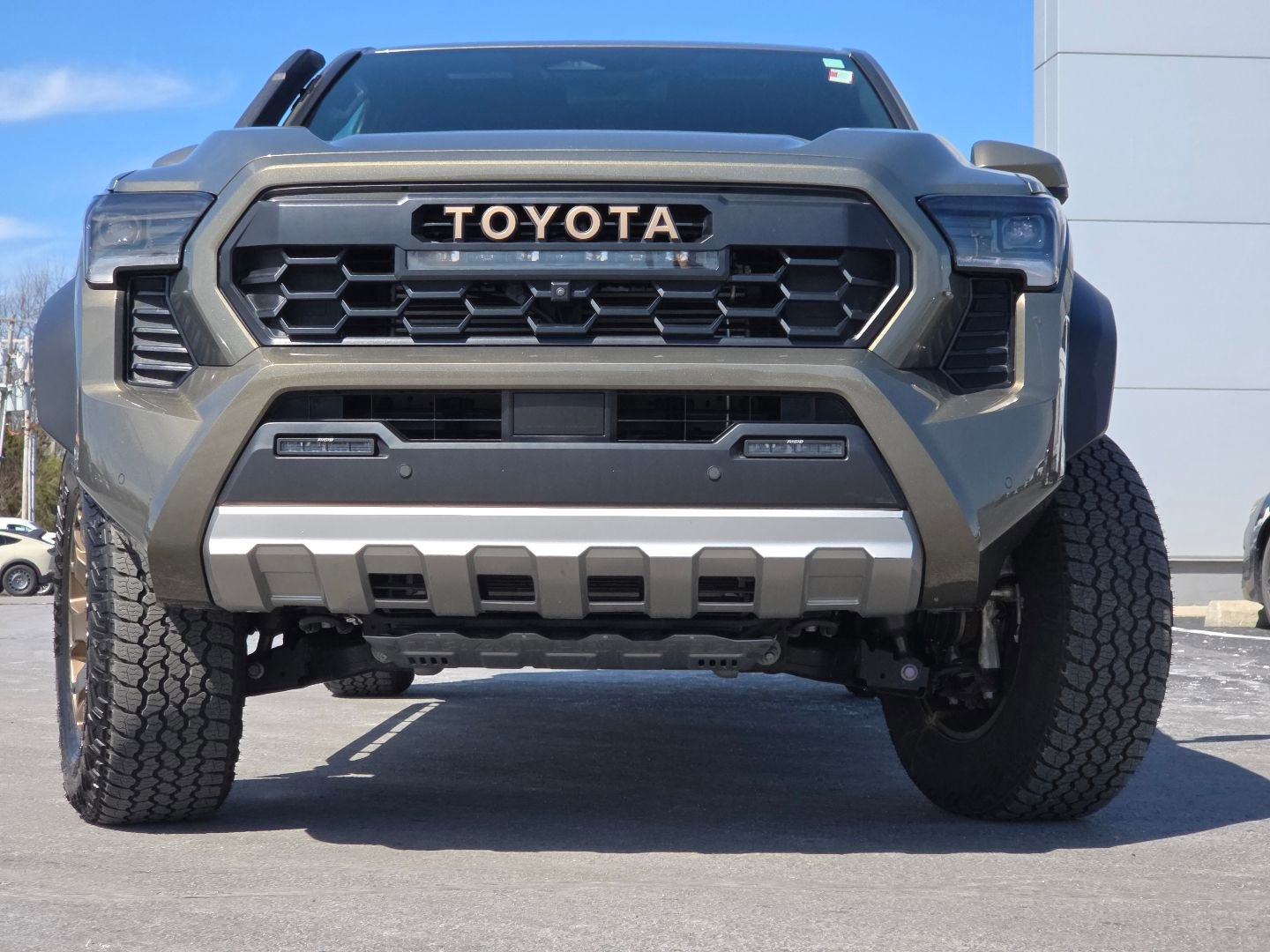 Used 2024 Toyota Tacoma Trailhunter image 19
