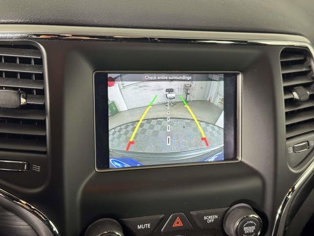 Used 2020 Jeep Grand Cherokee Laredo image 25