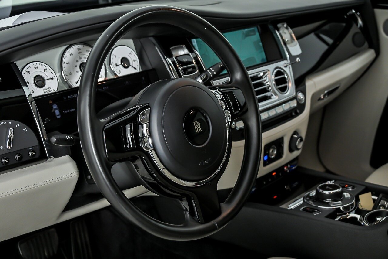 Used 2016 Rolls-Royce Ghost RWD image 25