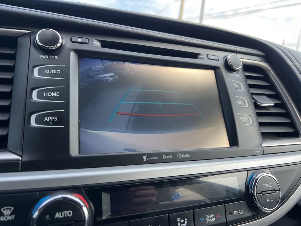 Used 2017 Toyota Highlander LE AWD/4WD image 13